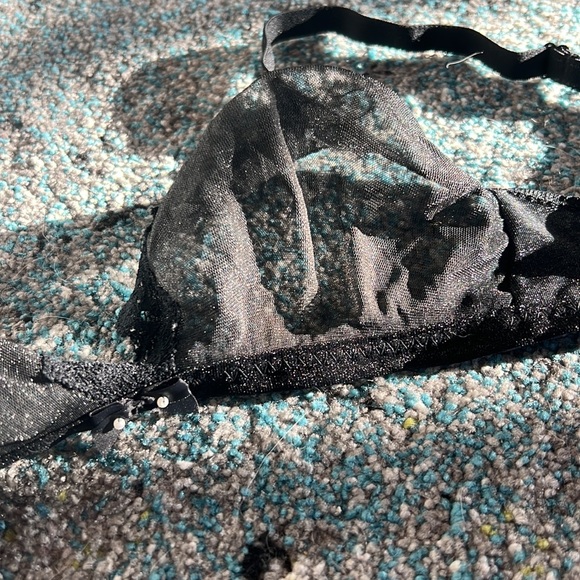 Vintage Black Sheer Lace Pearl Bow Bra - Picture 4 of 10